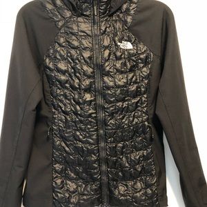 North face hooded light puffer jacket